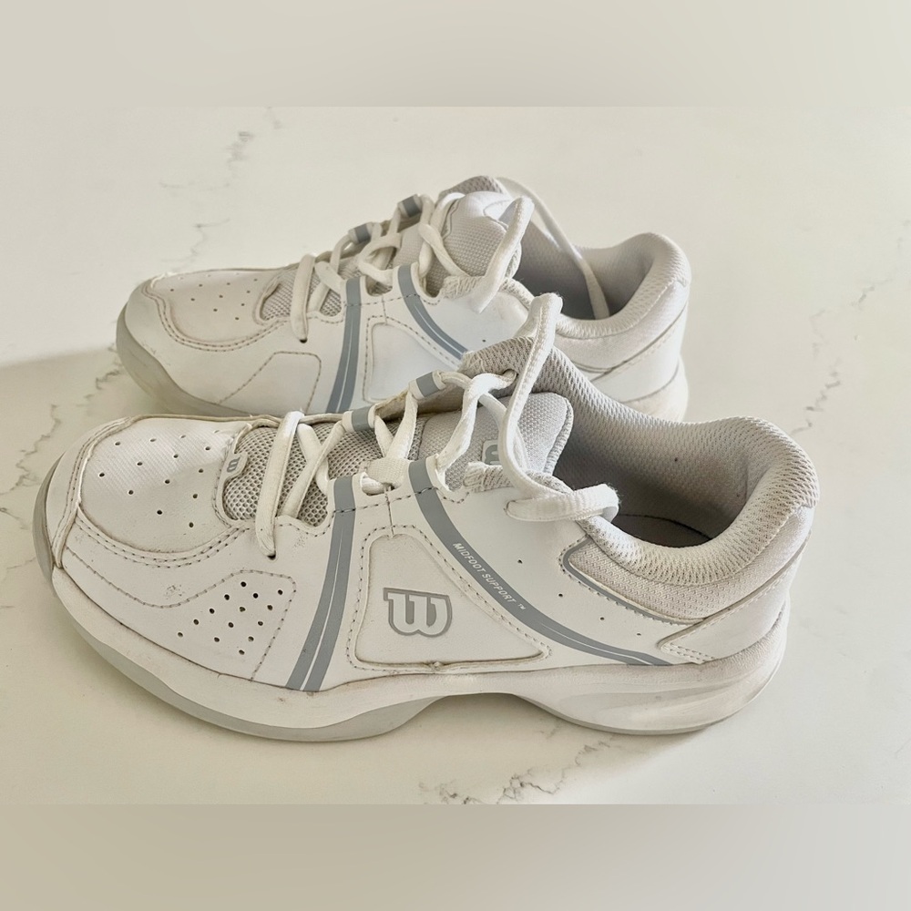 Wilson White Unisex Youth Tennis Shoes (US 2.5 Youth)